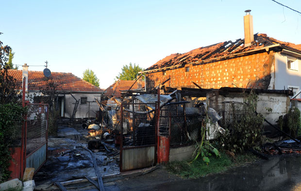 ПОЖАР У РЕСНИКУ: Нема повређених, локализован (ФОТО)
